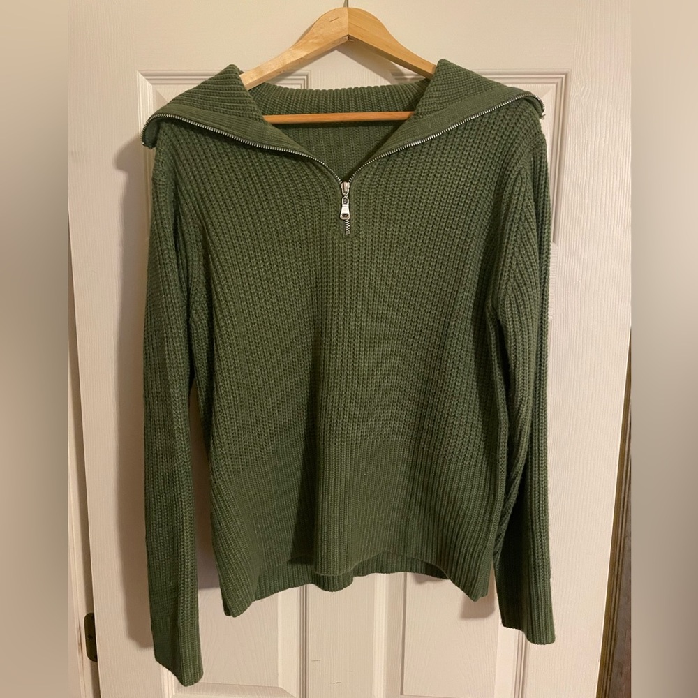 Green Sweater, Medium